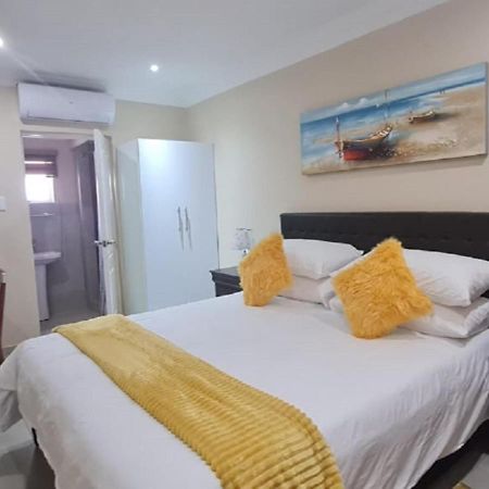 Benoni N12 Hotel ภายนอก รูปภาพ