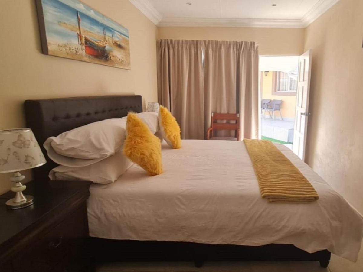 Benoni N12 Hotel ภายนอก รูปภาพ