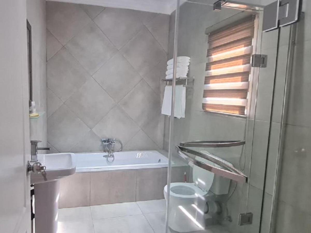 Benoni N12 Hotel ภายนอก รูปภาพ